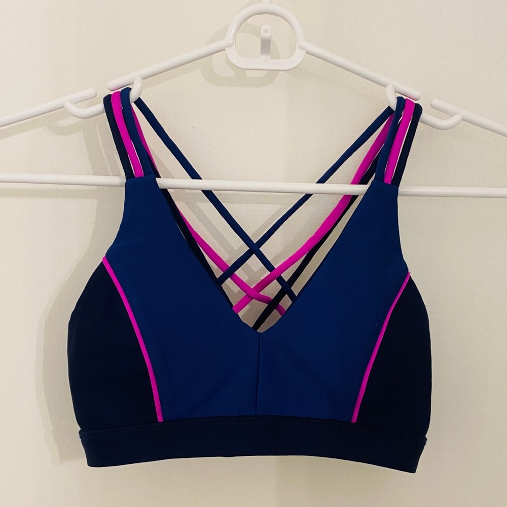 Carbon38 sports bra. EUC